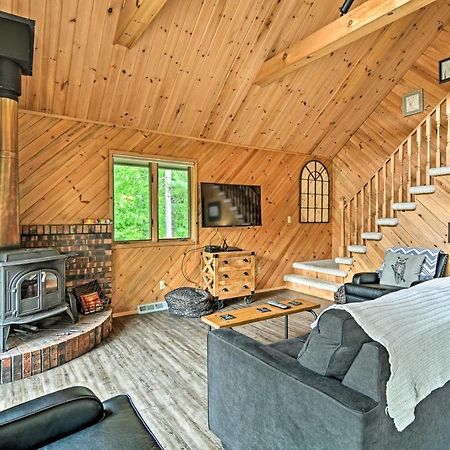 Riverfront Traverse City Cabin Fish, Kayak And Tube Exterior photo