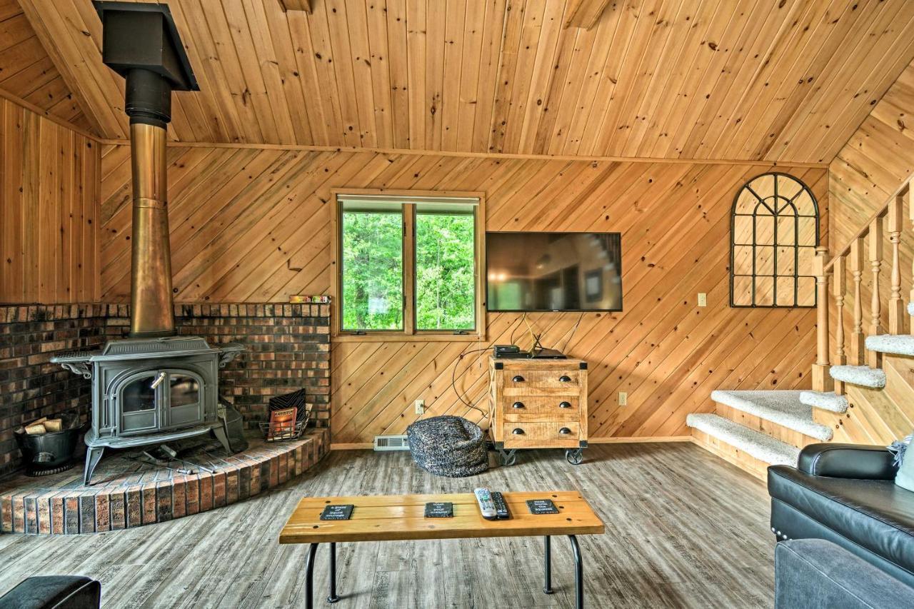 Riverfront Traverse City Cabin Fish, Kayak And Tube Exterior photo