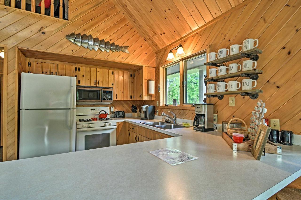 Riverfront Traverse City Cabin Fish, Kayak And Tube Exterior photo