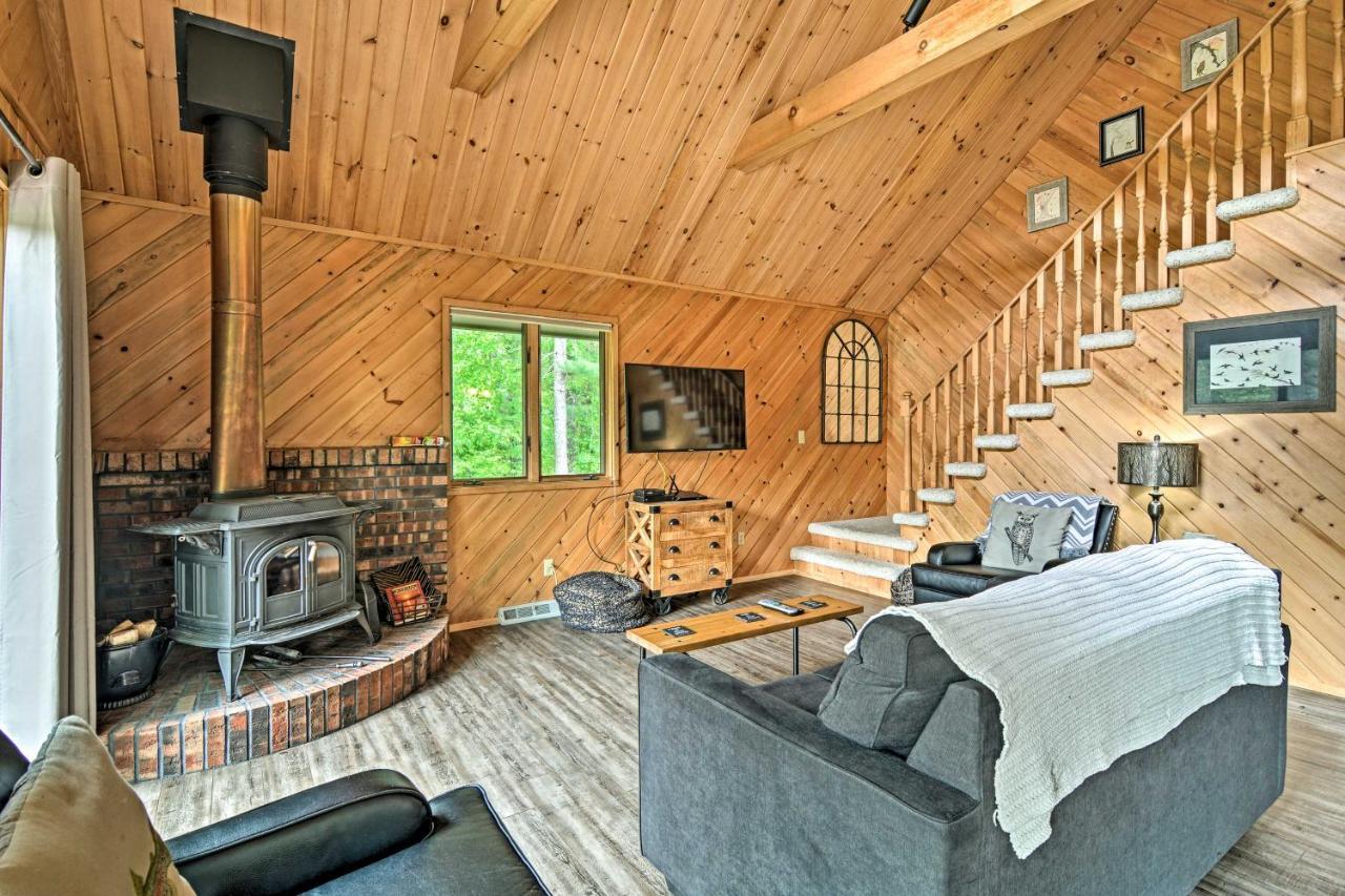 Riverfront Traverse City Cabin Fish, Kayak And Tube Exterior photo