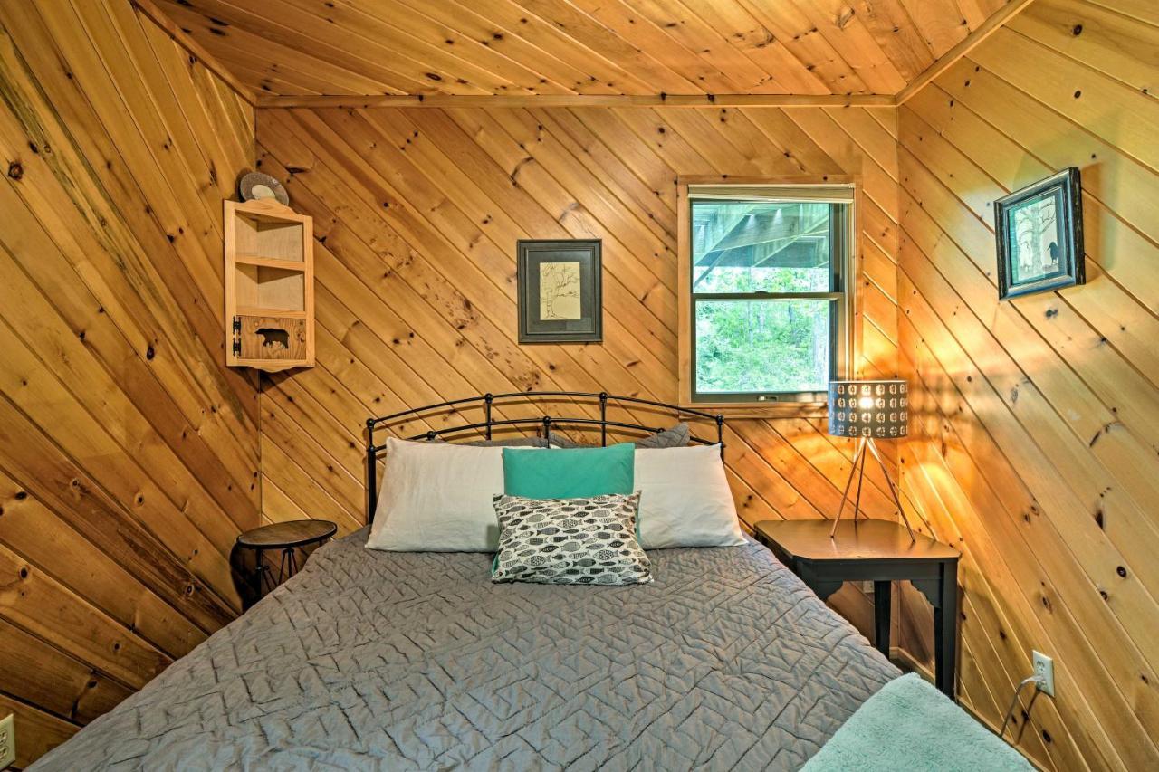 Riverfront Traverse City Cabin Fish, Kayak And Tube Exterior photo