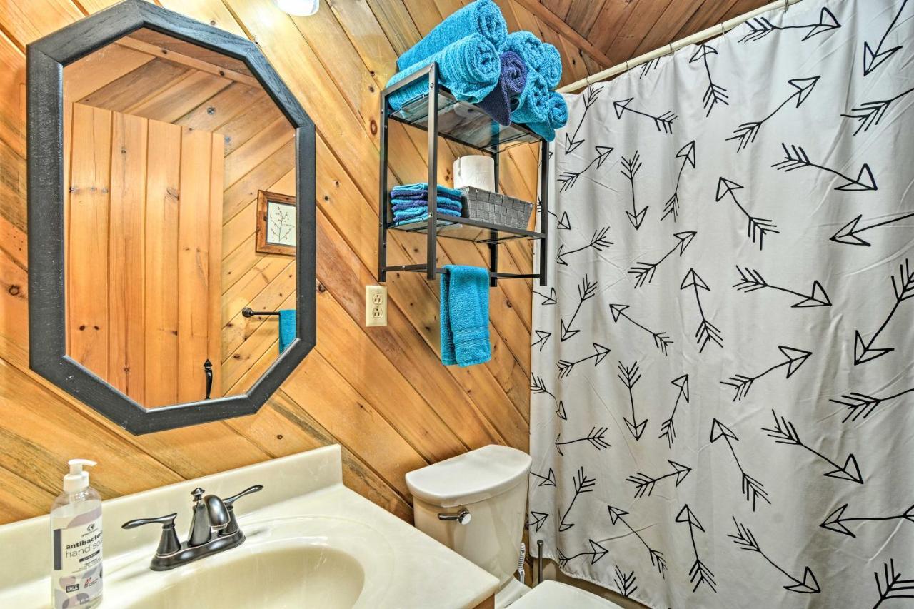 Riverfront Traverse City Cabin Fish, Kayak And Tube Exterior photo