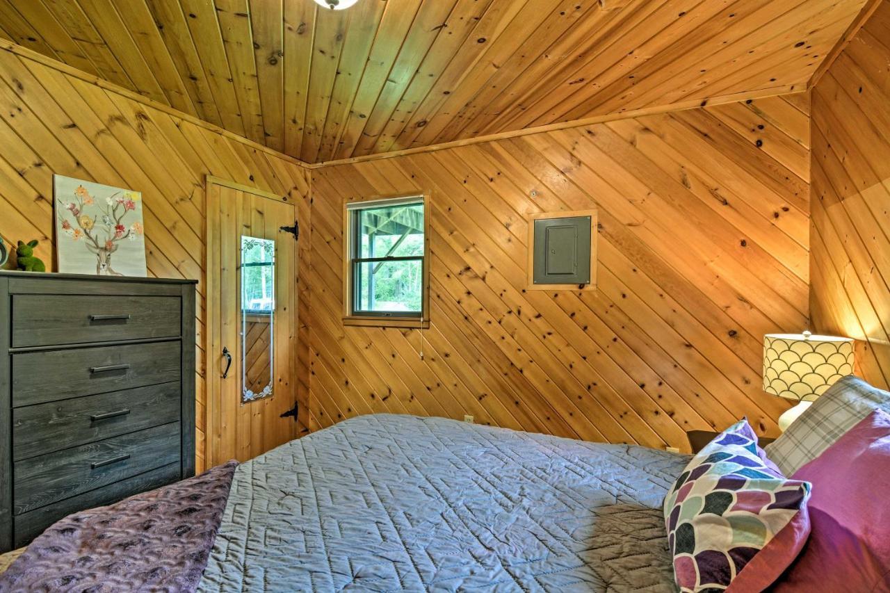 Riverfront Traverse City Cabin Fish, Kayak And Tube Exterior photo