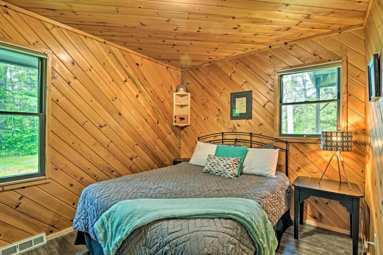 Riverfront Traverse City Cabin Fish, Kayak And Tube Exterior photo