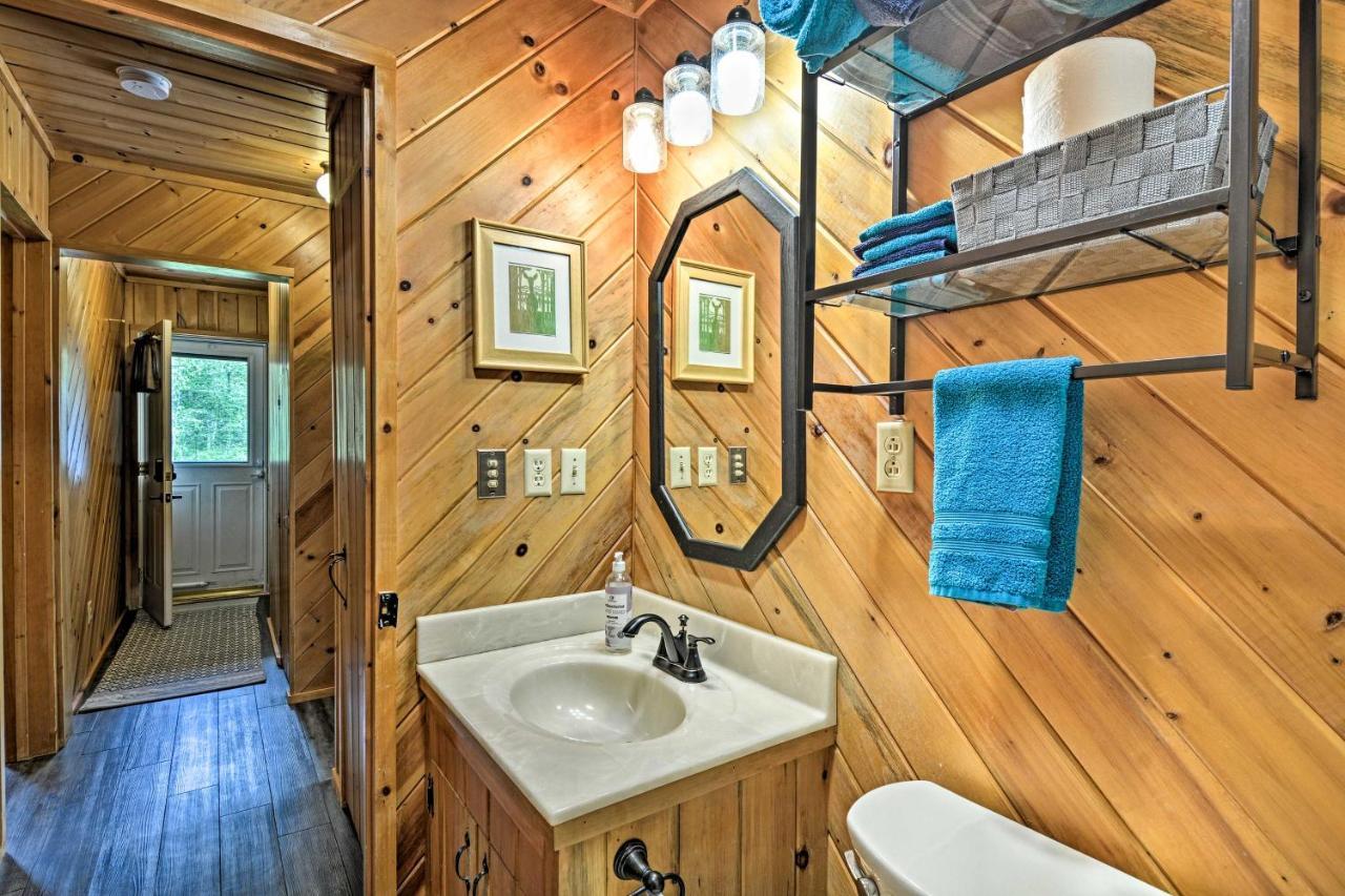 Riverfront Traverse City Cabin Fish, Kayak And Tube Exterior photo