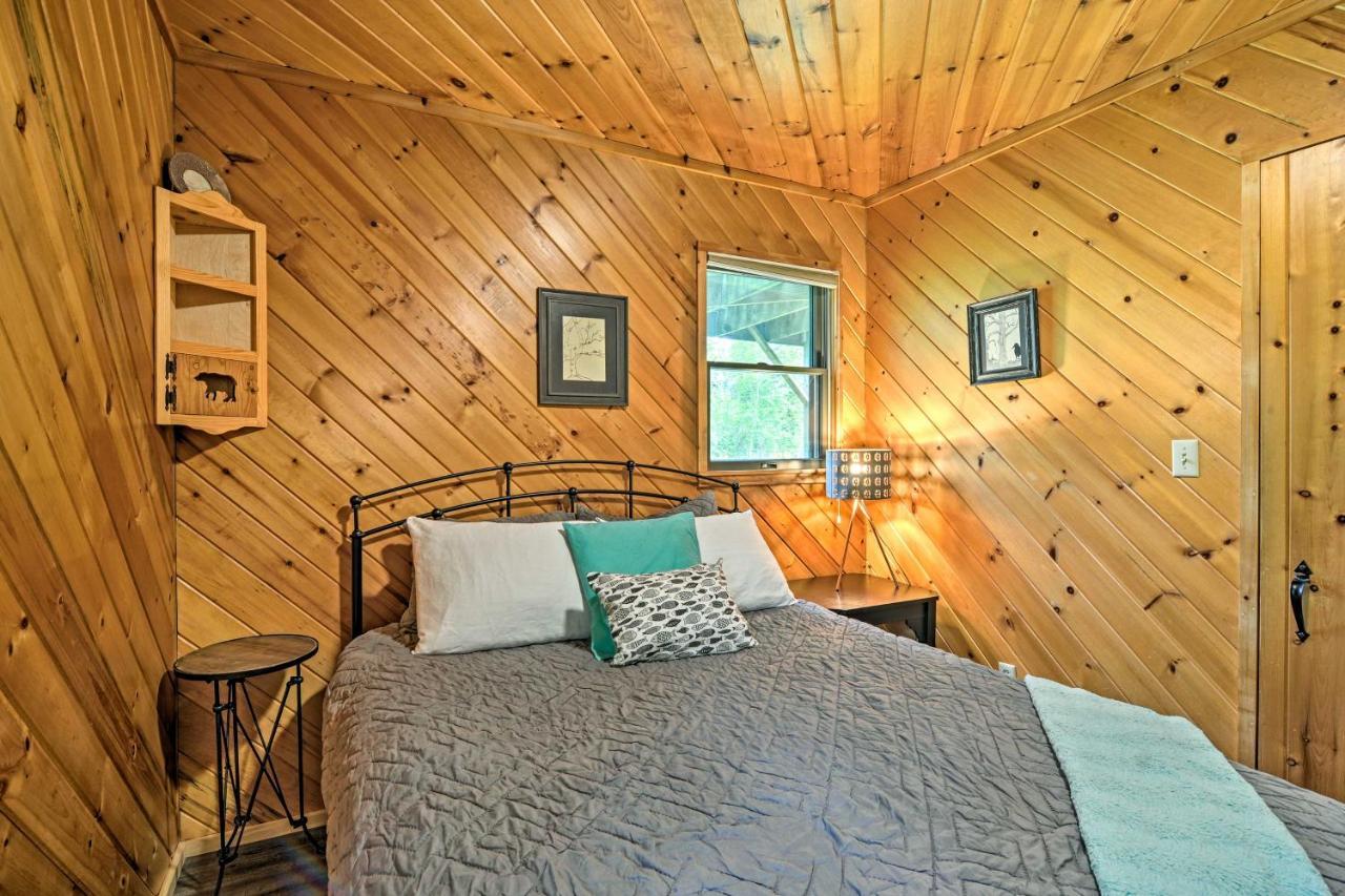 Riverfront Traverse City Cabin Fish, Kayak And Tube Exterior photo