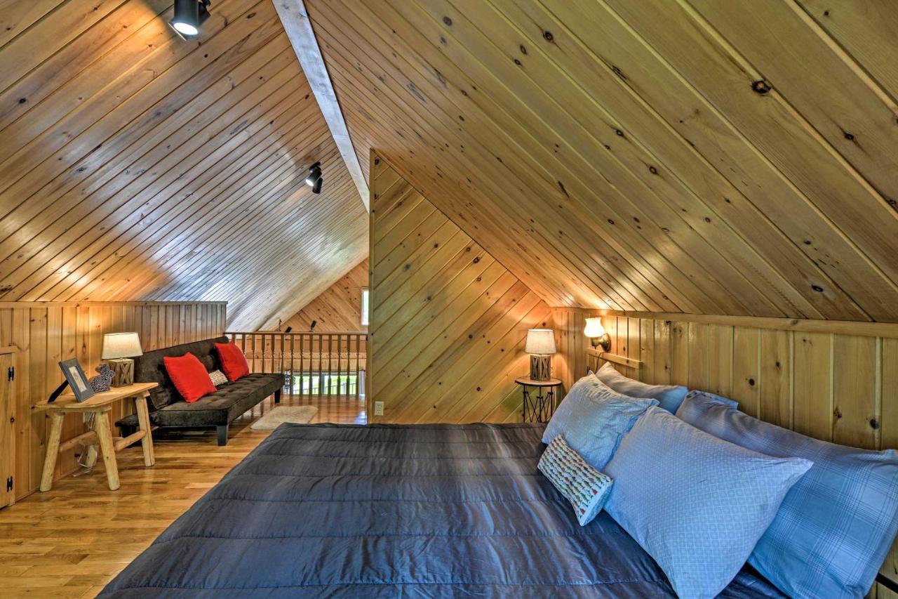 Riverfront Traverse City Cabin Fish, Kayak And Tube Exterior photo