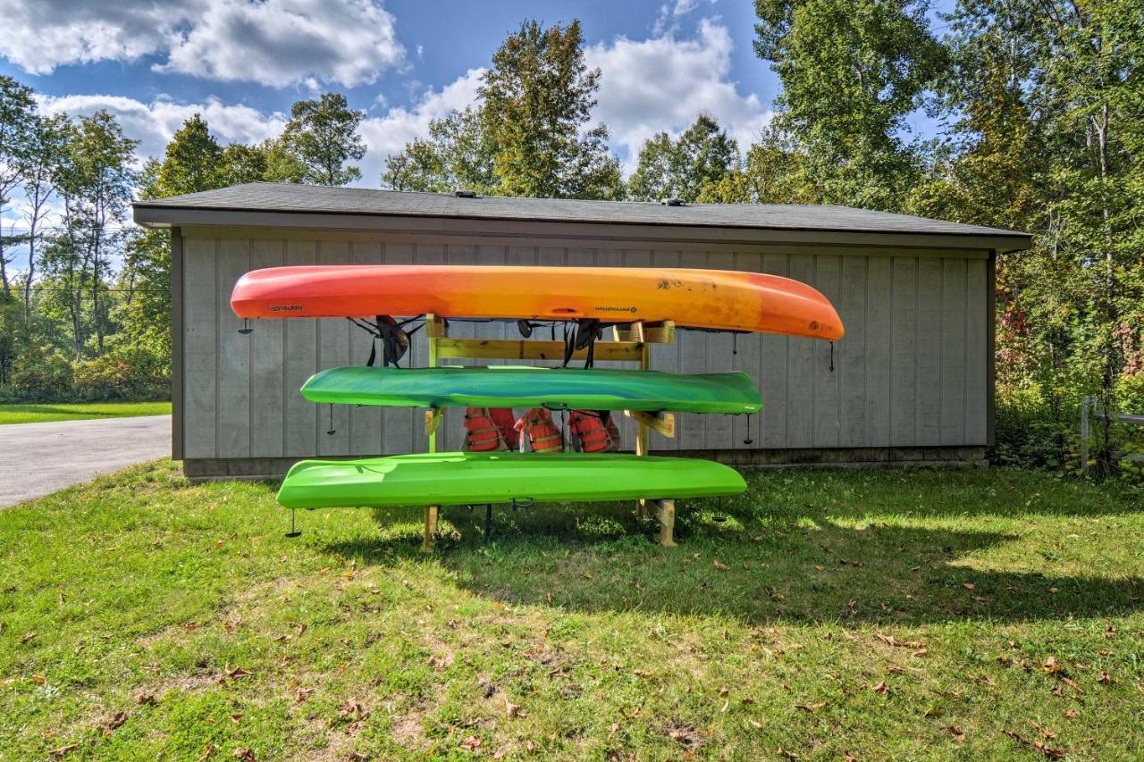Riverfront Traverse City Cabin Fish, Kayak And Tube Exterior photo