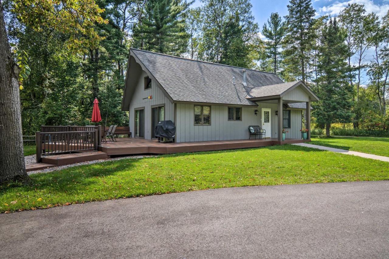 Riverfront Traverse City Cabin Fish, Kayak And Tube Exterior photo