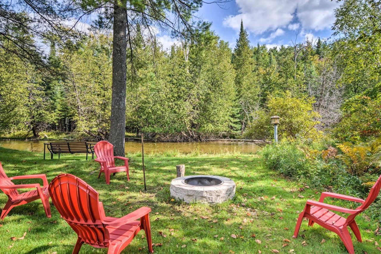 Riverfront Traverse City Cabin Fish, Kayak And Tube Exterior photo